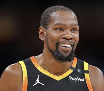 开云体育官方网址-美媒：杜兰特秘密支付9岁女童脑瘤手术费，数月后才被医院公开善举