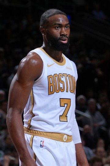 开云体育官方网址-独撑！杰伦·布朗29中14得33分7板4助 可惜失误稍多有7次