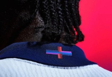 开云体育官方网址-三狮欧洲杯战袍爆改国旗颜色，政客、名宿怒向耐克