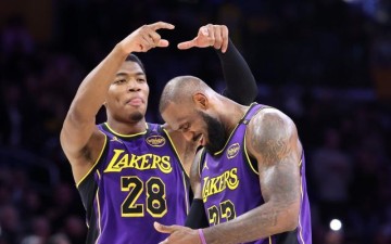 开云体育网页版入口-湖人打造东詹组合能走多远？40岁詹皇仍巅峰愿让权